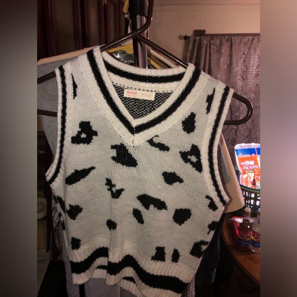 ROMWE Knitted V-Neck Sweater Vest - Black / White